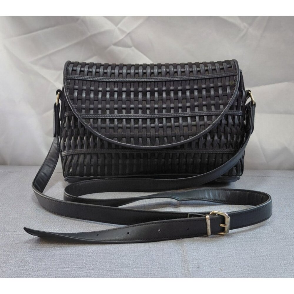 Vintage Liz Claiborne Basket Weave Shoulder Bag Vegan Leather Black Buckle Strap